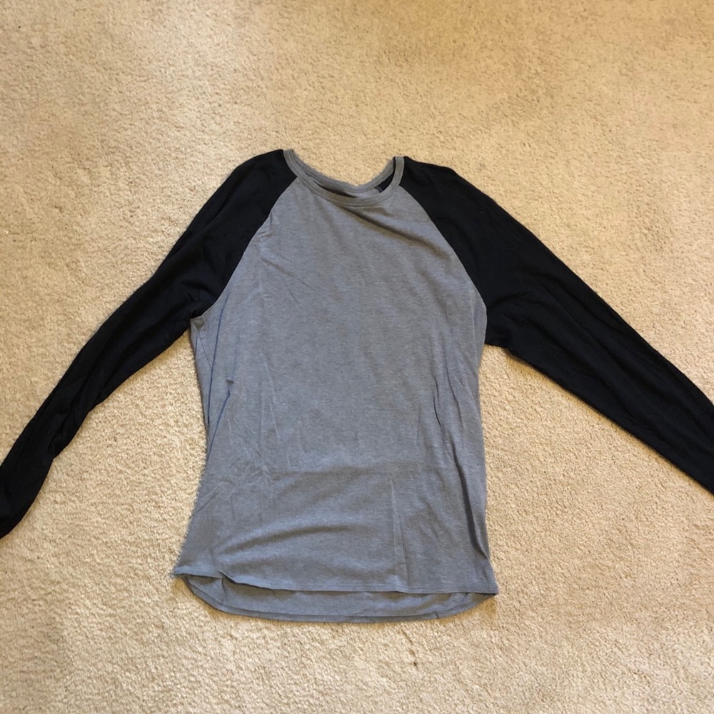 Long sleeve lululemon shirt size L